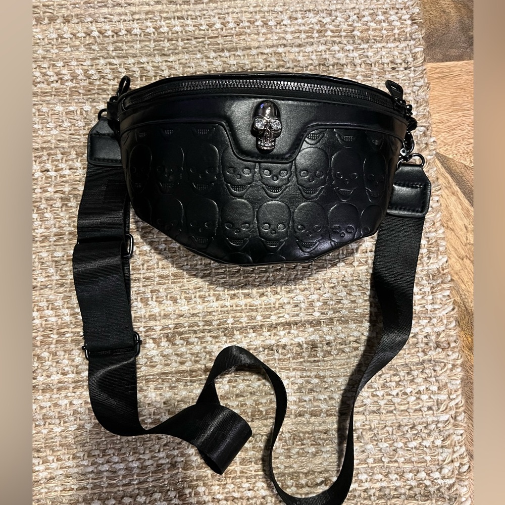 Skull bum bag - Picture 2 of 5
